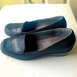 Aerosols Woman’s Black Shoe, Size 9M